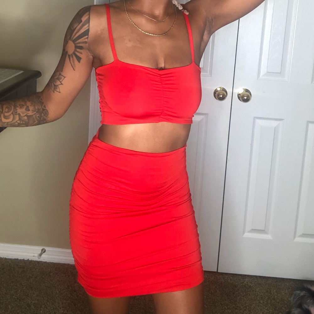 Red two piece! - Picture 5 of 6